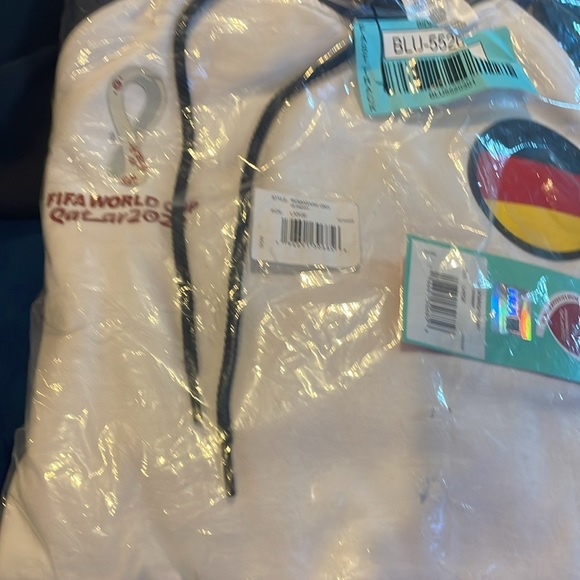 Outerstuff Men's FIFA World Cup Contrast Raglan Tech Fleece Hoodie Large NWT - Picture 4 of 4